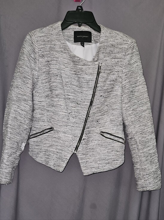 Banana Republic Jackets & Blazers - Banana Republic Light Gray Textured Asymmetrical Zip Blazer